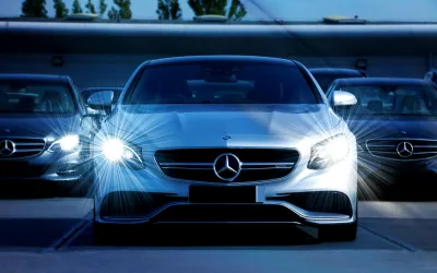 Grauer Mercedes