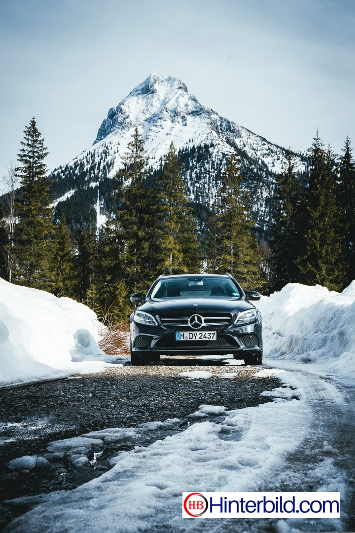 Schwarzer Mercedes hintergrundbild