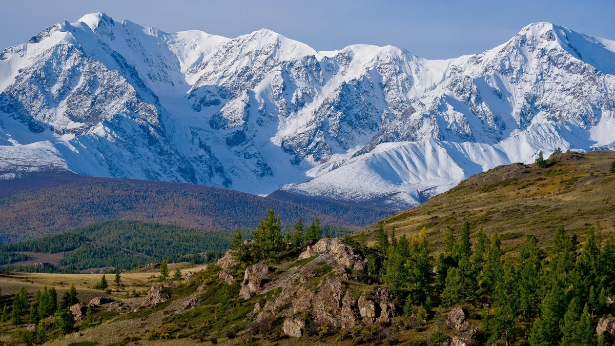 Verschneite Berge und Winterlandschaft – Kostenloses HD & 4K Hintergrundbild